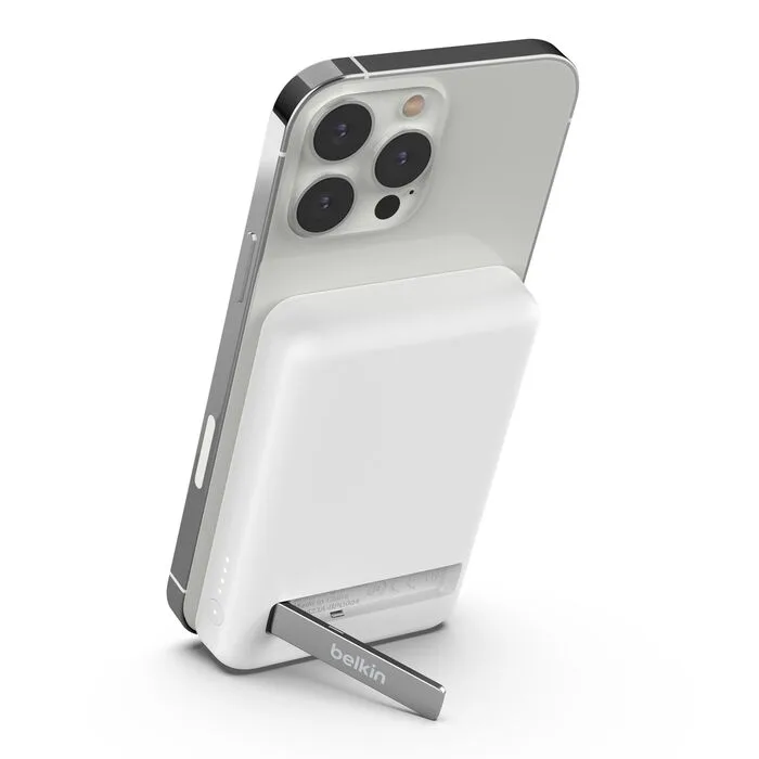 7. Belkin BoostCharge Magnetic Wireless Power Bank 5K + Stand
